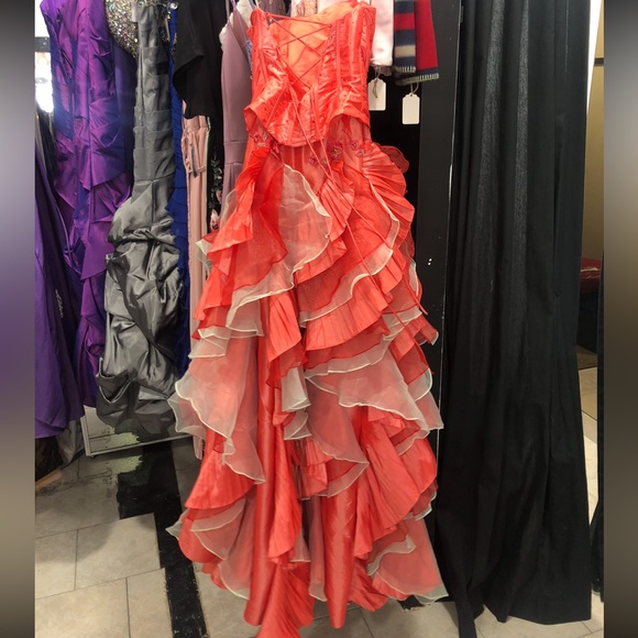 Gorgeous dress - Picture 3 of 5